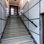Away Apartman